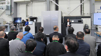 国内初公開となったJ-throne29