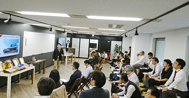 東京オフィス内のセミナースペースでは、デジタル印刷を活用したマーケティング手法など様々な情報を発信していく