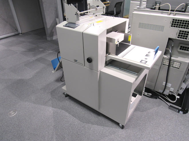 印刷機にデジタル加飾機を併設