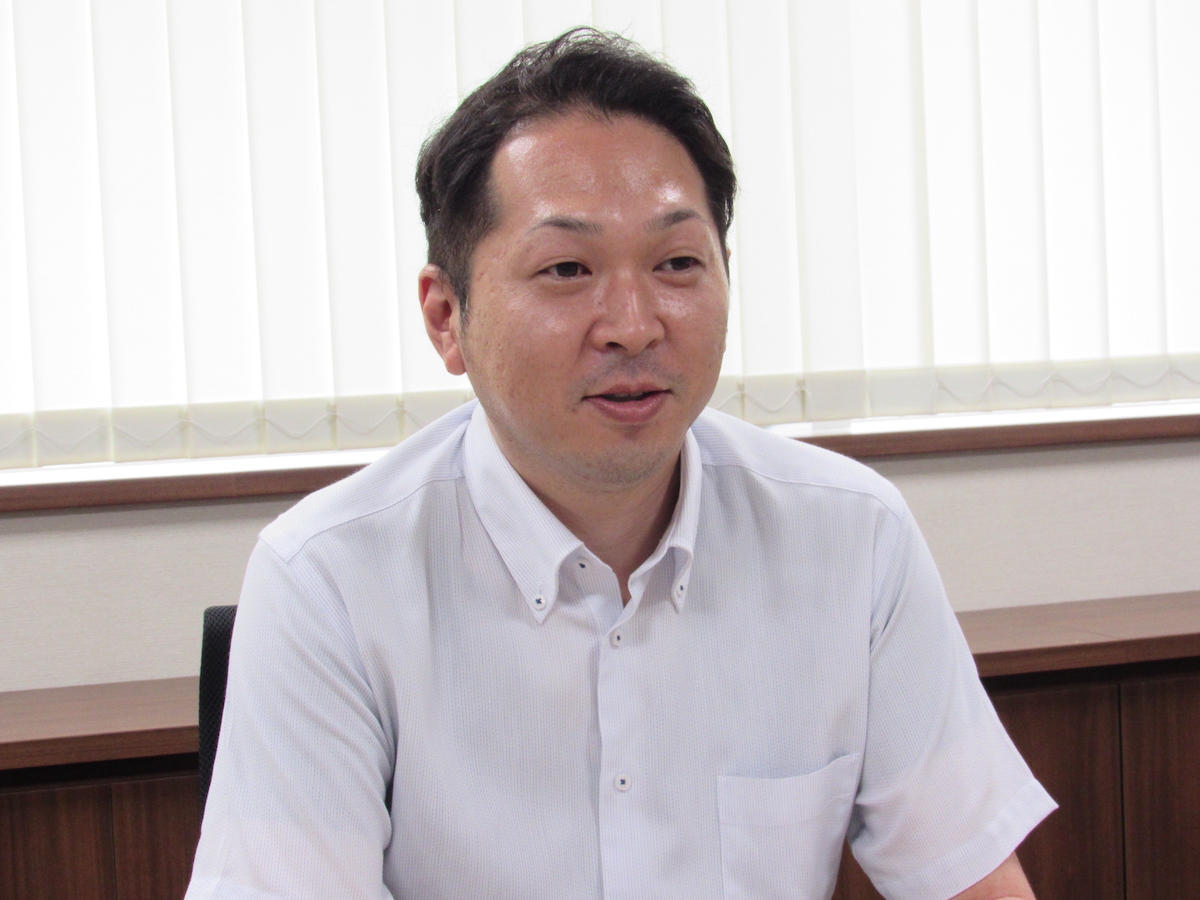 中村 氏